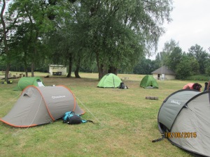 voici une photo du campement du séjours     juillet 2015.                  les blogeurs Lily,Diana,Sarah, ambre ,benjamin , jules,lilia